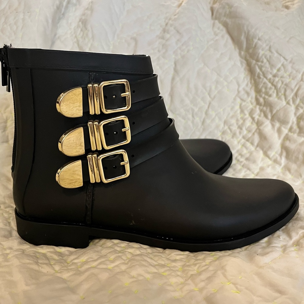 Loeffler Randall side buckle ankle boots sz 8